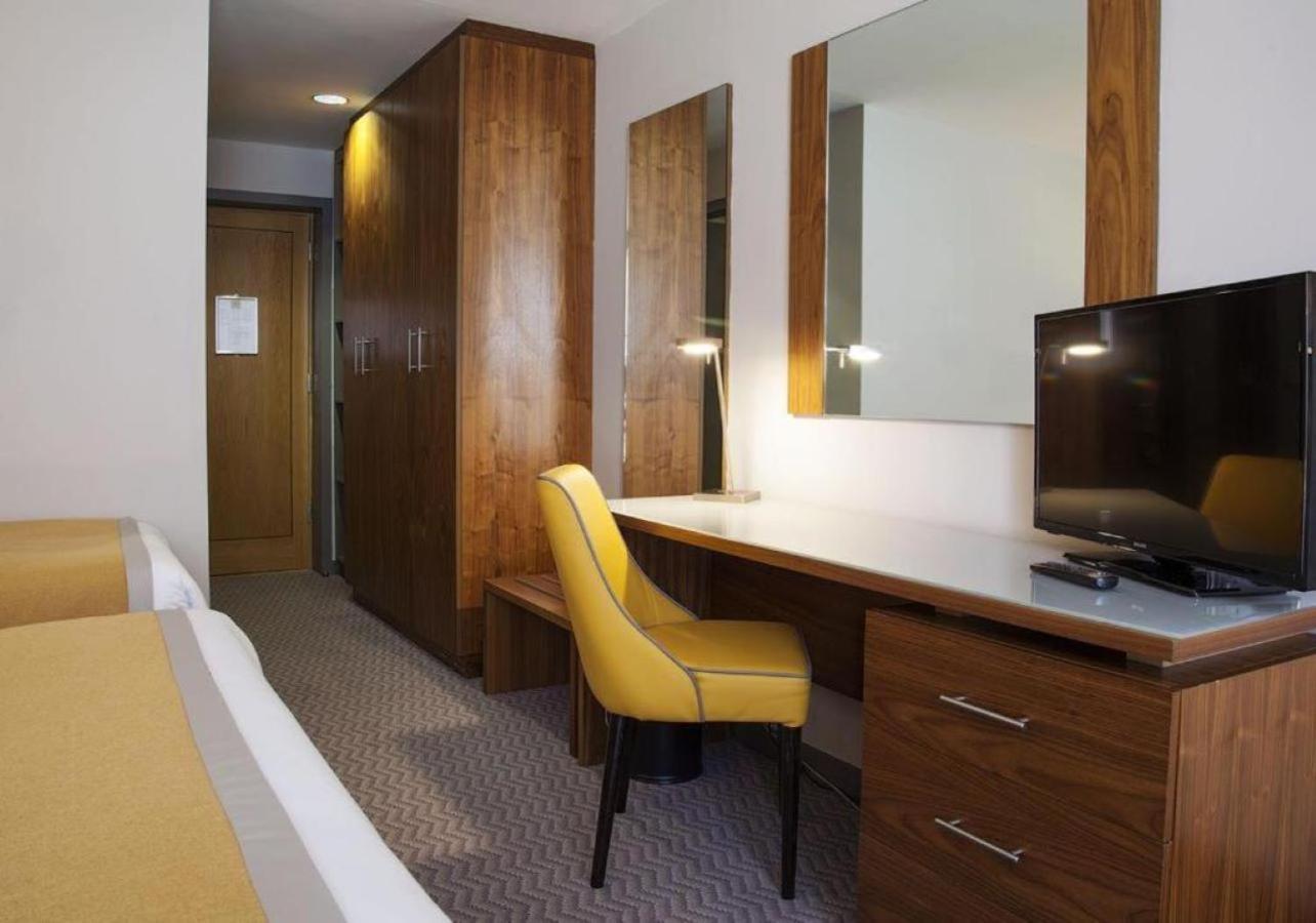 Maldron Hotel Tallaght Exterior photo